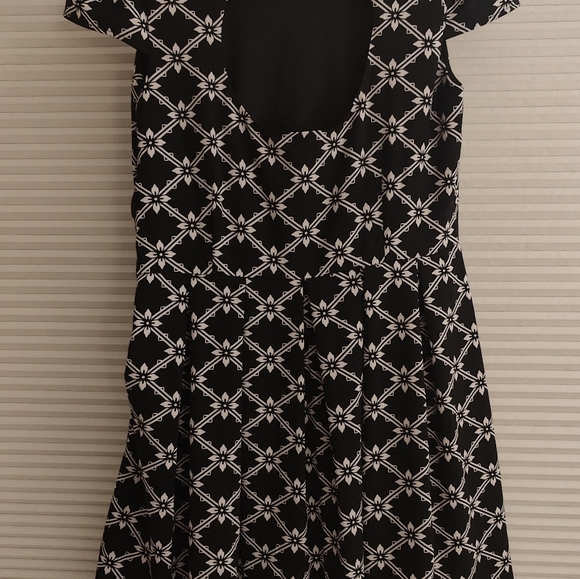 Black and white dress - Picture 2 of 5